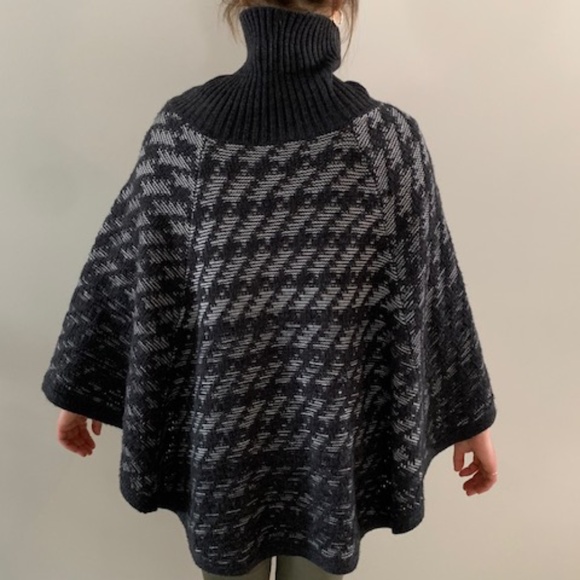 Poncho - Women - Laura - Small - Picture 2 of 3